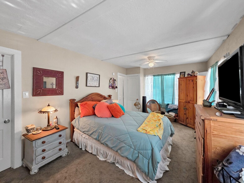 More Photos Of 617 Main St, Liberty Storefront Retail Office For Sale