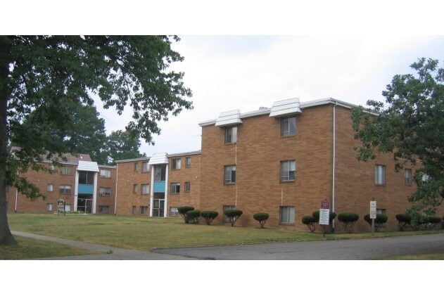 More Photos Of 1833-1845 E 31st St, Lorain Apartments For Sale