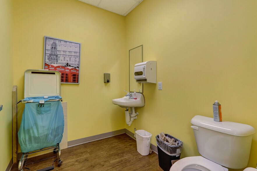 More Photos Of 118 S Scales St, Reidsville Medical For Sale