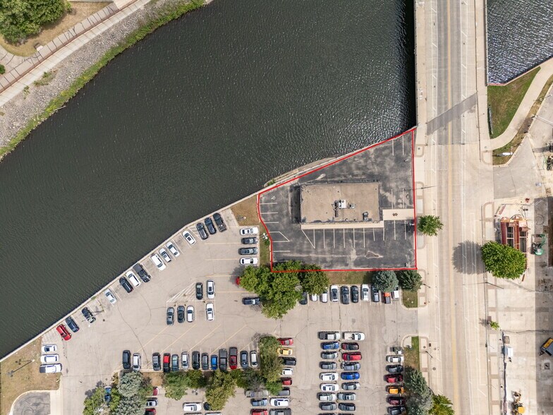 More Photos Of 307 E Center St, Rochester Office For Sale