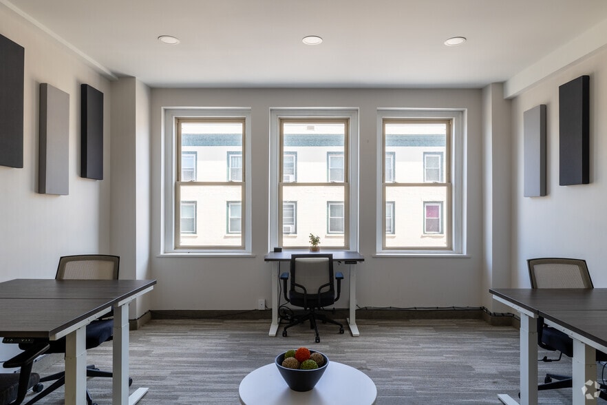 More Photos Of 1087 Elm St, Manchester Office For Lease