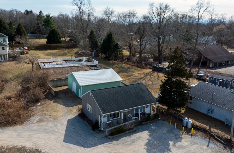 More Photos Of 25 West Neck Rd, Shelter Island Freestanding For Sale