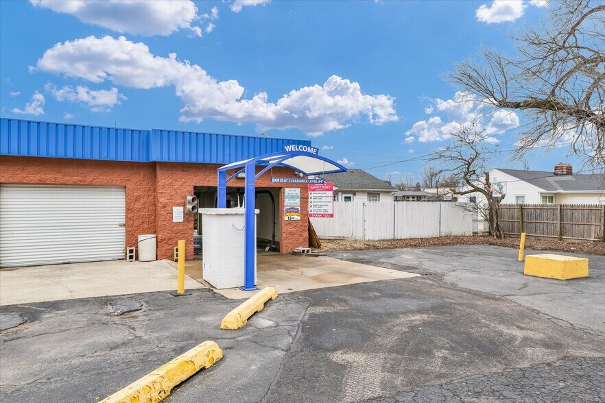 More Photos Of 110 W Lincoln Ave, Charleston Carwash For Sale