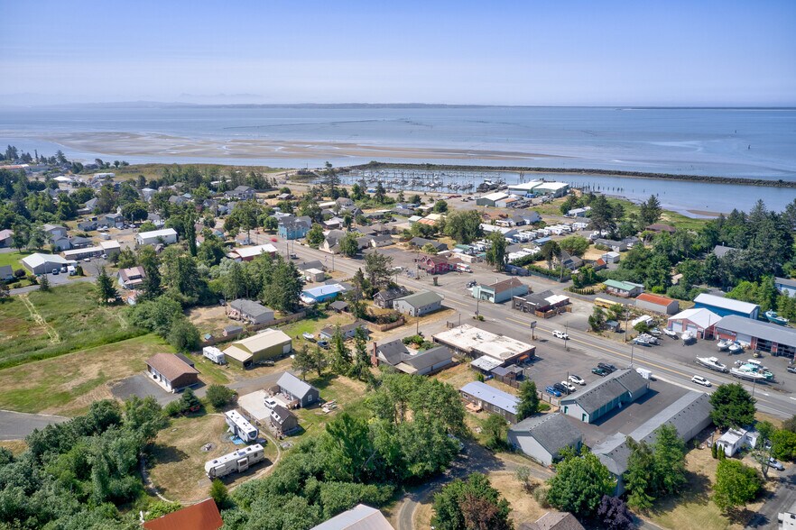 More Photos Of 780-782 US 101, Chinook Restaurant For Sale