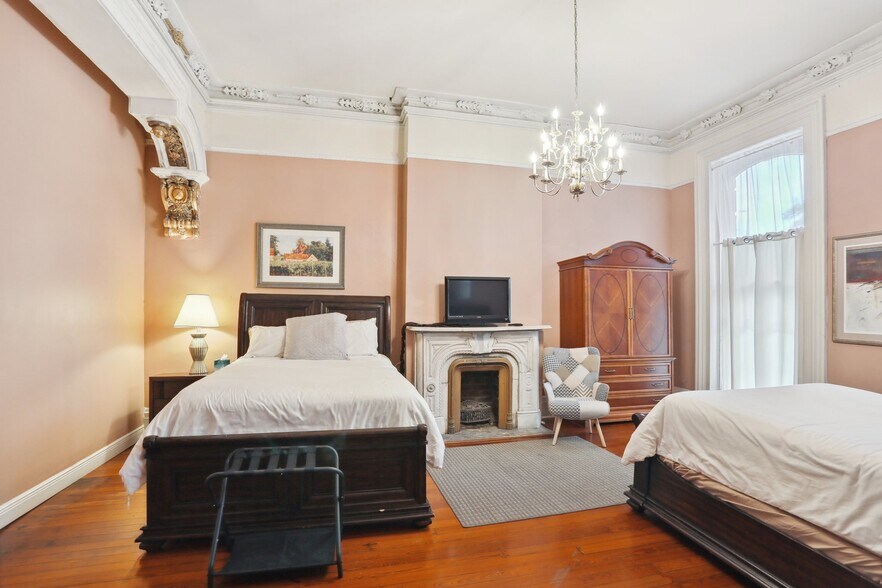 More Photos Of 842 Camp St, New Orleans Specialty For Sale