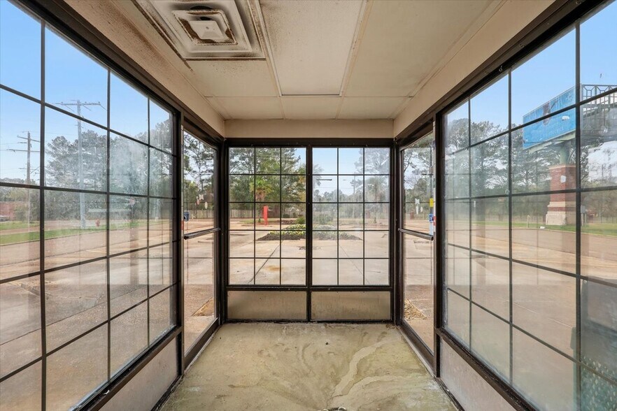 More Photos Of 1900 E County Line Rd, Ridgeland Fast Food For Sale