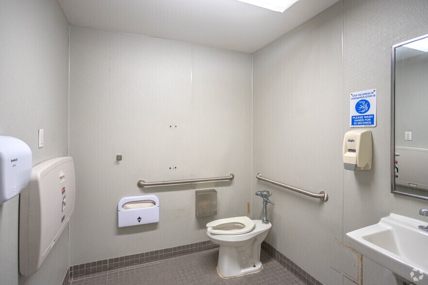 More Photos Of 700 W Main St, Norman Drugstore For Sale