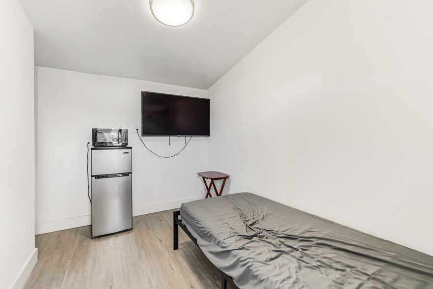 More Photos Of 4980 E 10th Ct, Hialeah Warehouse For Sale