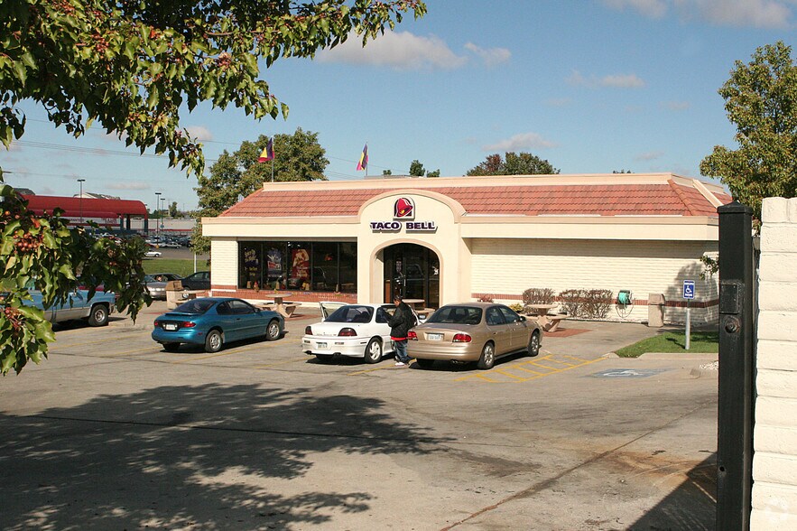 More Photos Of 1570-1580 SW Wanamaker Rd, Topeka Unknown For Lease