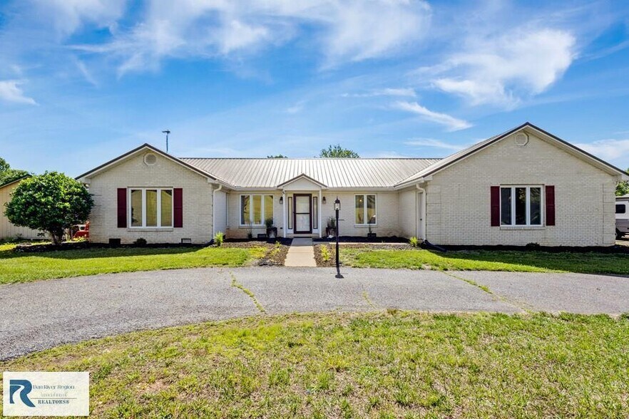 More Photos Of 4220 Mountain Valley Rd, Axton Specialty For Sale