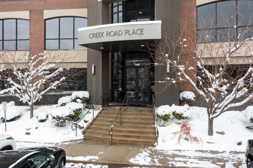 More Photos Of 7440 S Creek Rd, Sandy Office For Lease