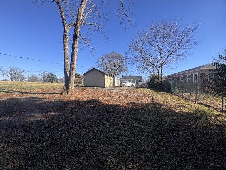More Photos Of 1421 N Limestone St, Gaffney Office For Sale