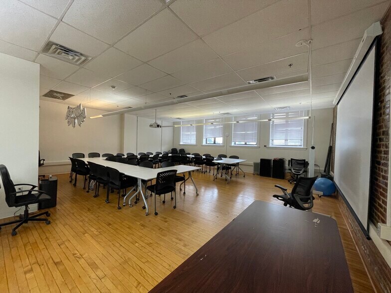 More Photos Of 579-605 Massachusetts Ave, Cambridge Office For Lease