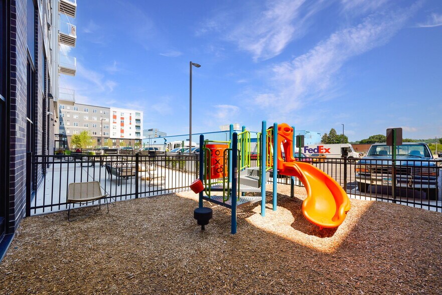 More Photos Of 176 Robert St S, Saint Paul Apartments For Lease