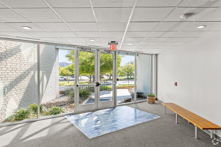 More Photos Of 4225 Wingren Dr, Irving Unknown For Lease