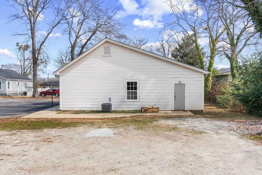 More Photos Of 107 Hillcrest Ave, Simpsonville Office For Sale