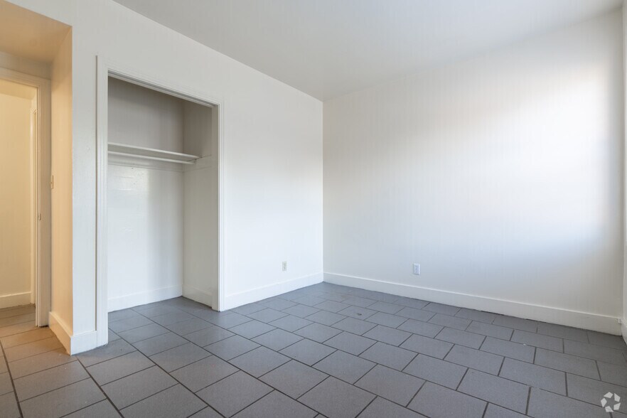 More Photos Of 4 College Ct, Louisville Multifamily For Sale