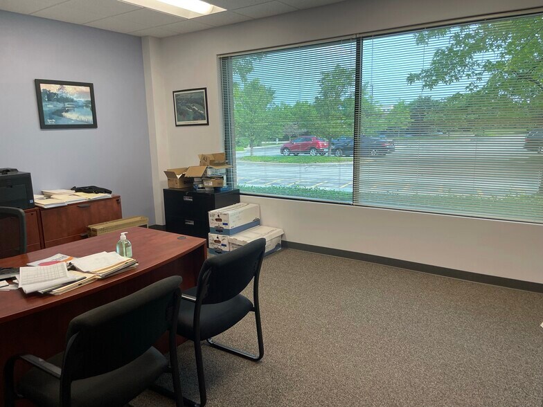 More Photos Of 4200 Cantera Dr, Warrenville Office For Sale
