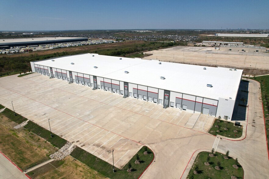 More Photos Of 6907 Lancer Blvd, San Antonio Unknown For Lease