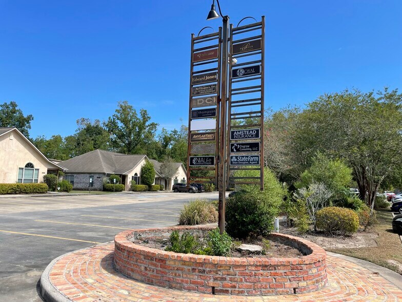 More Photos Of 14635 S Harrell's Ferry Rd, Baton Rouge Office For Sale