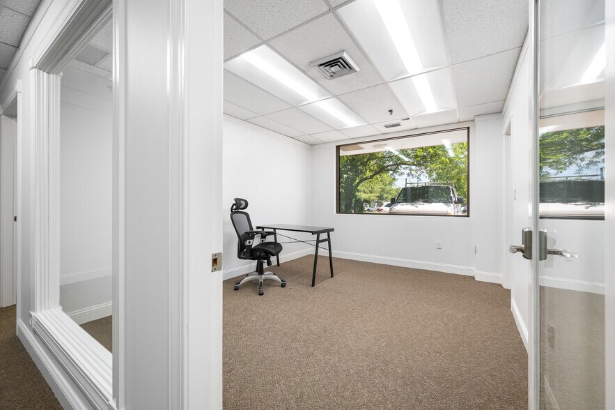 More Photos Of 55 Accord Park Dr, Rockland Office For Sale