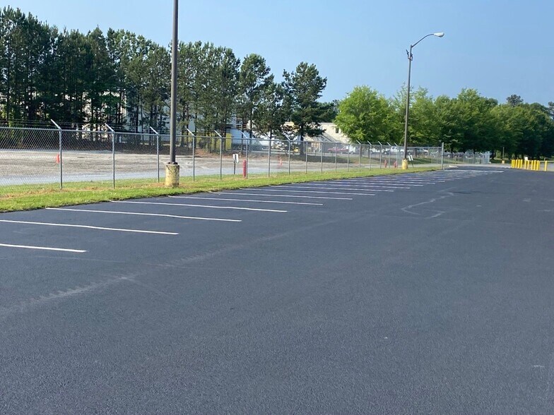 More Photos Of 212 Burlington Rd, Shannon Distribution For Lease