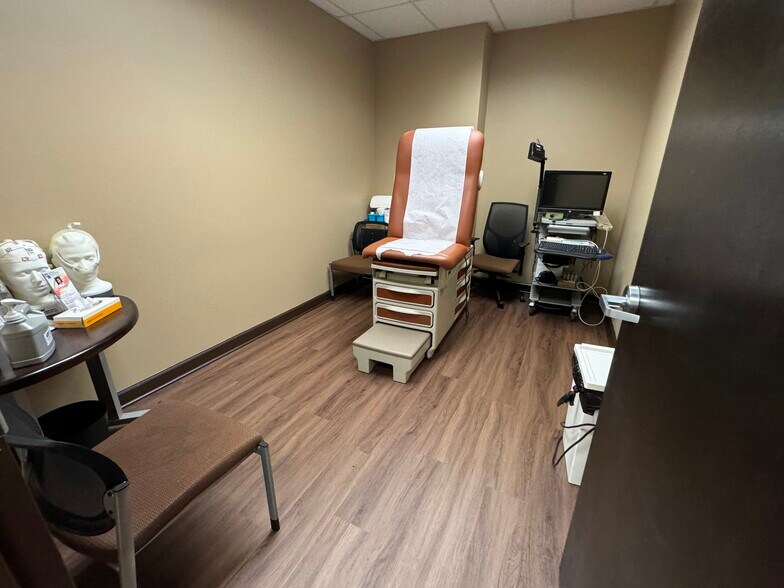 More Photos Of 1305-1365 Wiley Rd, Schaumburg Office For Lease