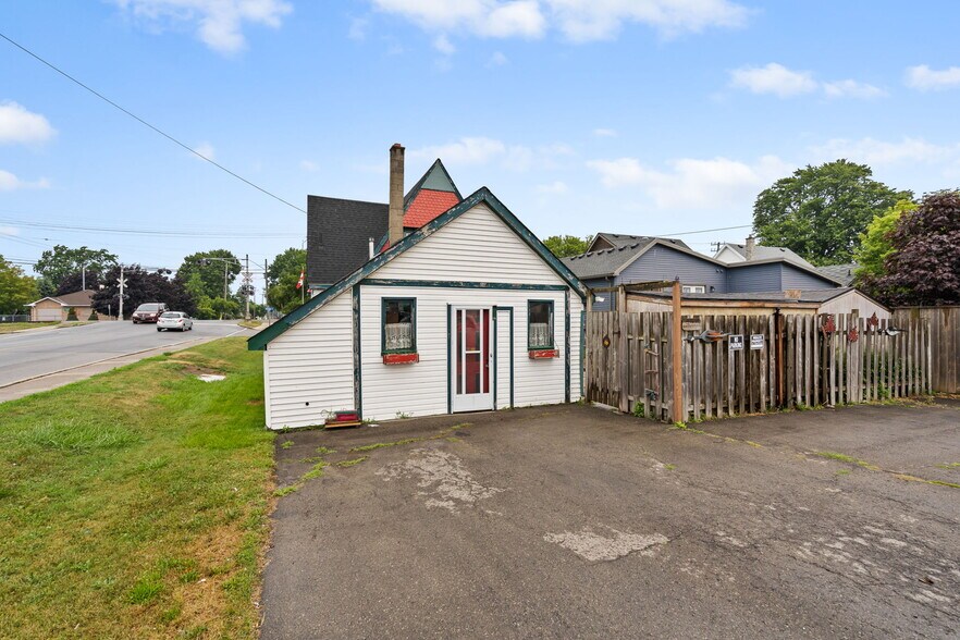 More Photos Of 44 Park St, Port Colborne Multifamily For Sale