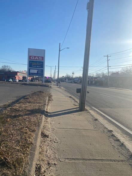 More Photos Of 584 Washington St, Attleboro Service Station For Sale