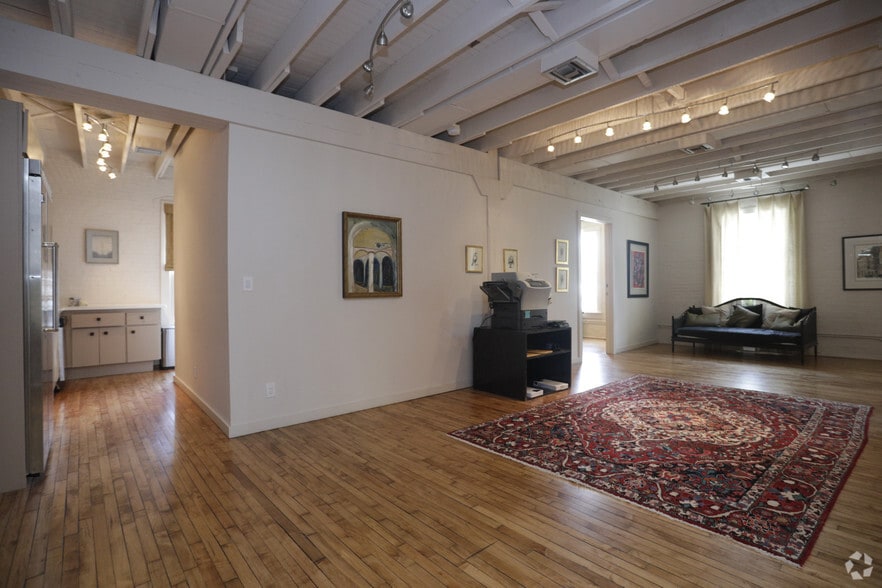 More Photos Of 2409 Commerce St, Houston Freestanding For Lease