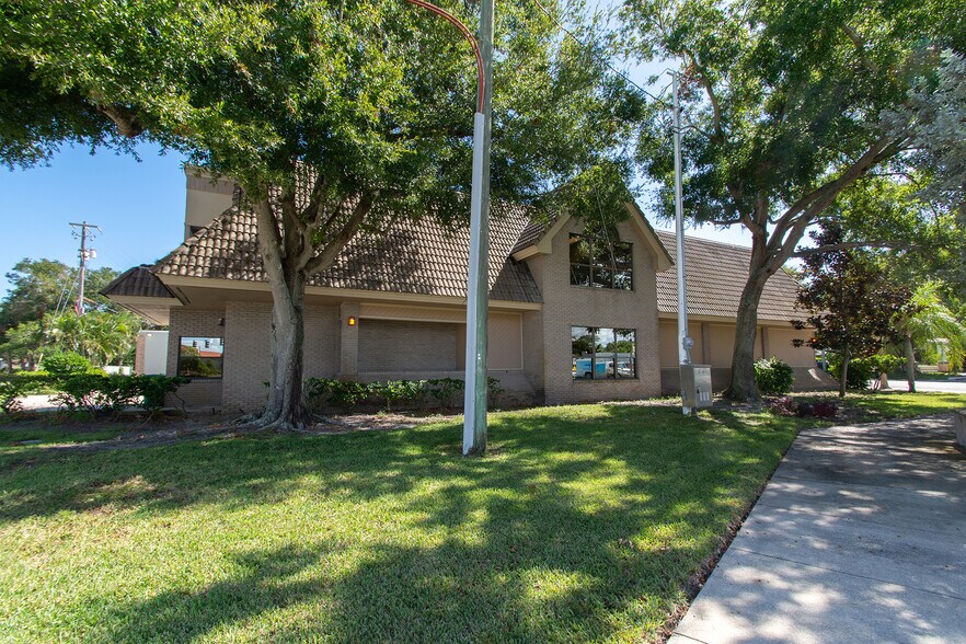 More Photos Of 300 E New Haven Ave, Melbourne Office For Sale