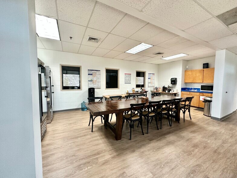 More Photos Of 3600 Formosa Ave, McAllen Distribution For Lease