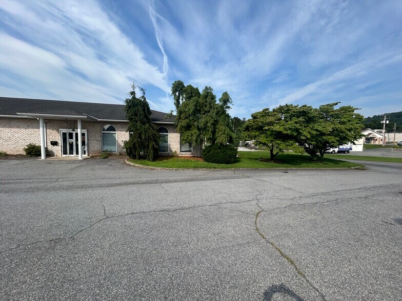 More Photos Of 3801 Perkiomen Ave, Reading General Retail For Sale