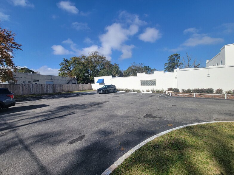 More Photos Of 2893 Edison Ave, Jacksonville Storefront Retail Office For Lease