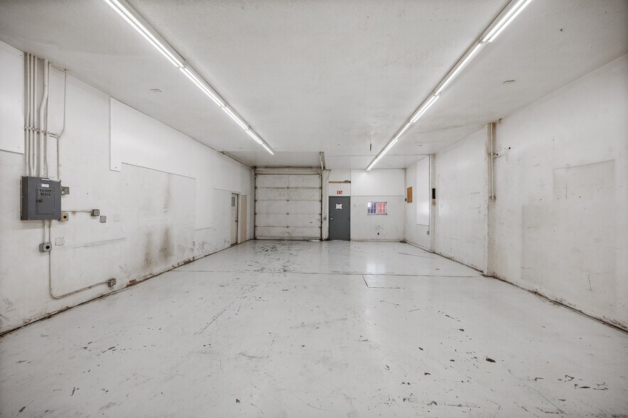 More Photos Of 4375 W Copper Hills Pky, West Jordan Warehouse For Lease