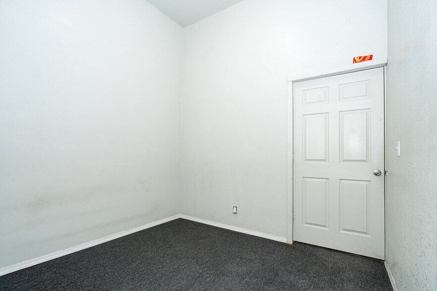 More Photos Of 539 N Tower Ave, Centralia Office For Sale