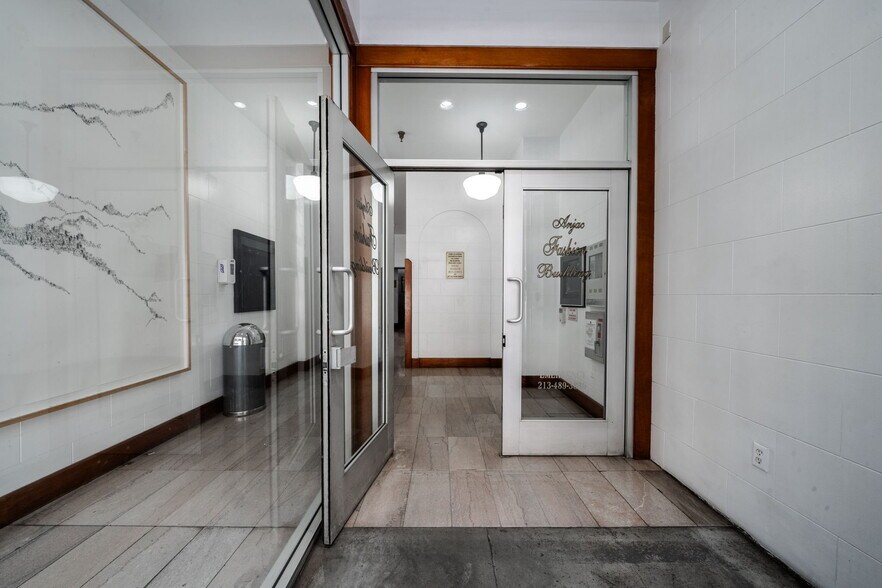 More Photos Of 814-818 S Broadway, Los Angeles Loft Creative Space For Lease