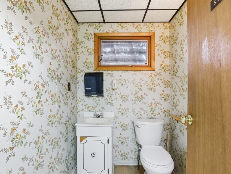 More Photos Of 408 N Keystone Ave, Sayre Healthcare For Sale