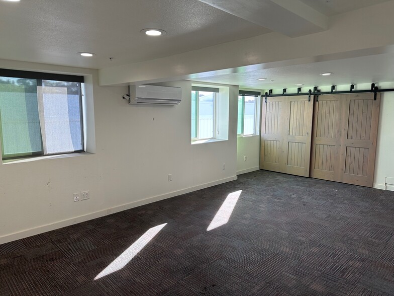 More Photos Of 545 Stevens Ave W, Solana Beach Self Storage For Lease