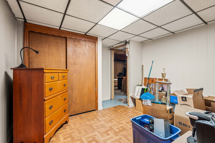 More Photos Of 25 Beacon St, Amesbury Showroom For Sale