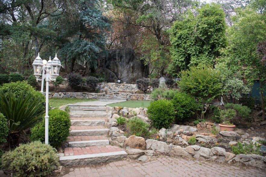 More Photos Of 42975 Sierra Dr, Three Rivers Hotel For Sale