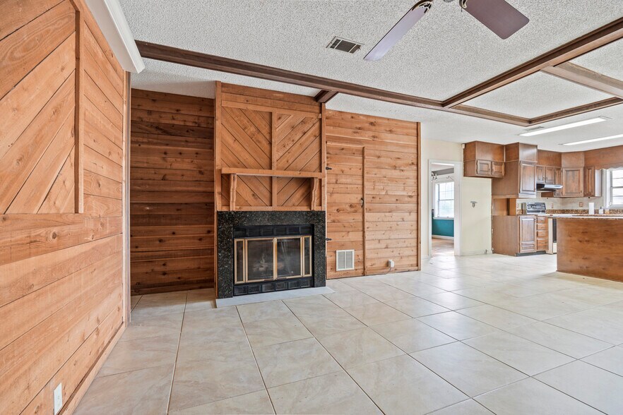 More Photos Of 164 NE Laguna Dr, Lake City Office For Sale