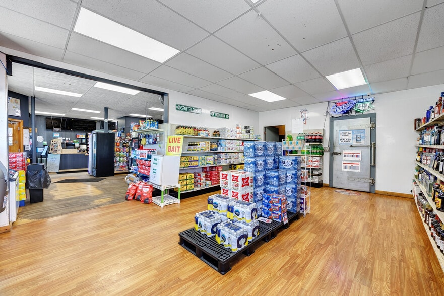 More Photos Of 633 Bissell St, White Lake General Retail For Sale