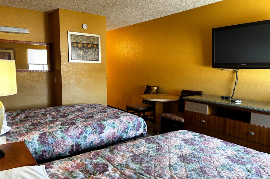 More Photos Of 336 Lee Ave, Bullhead City Hotel For Sale