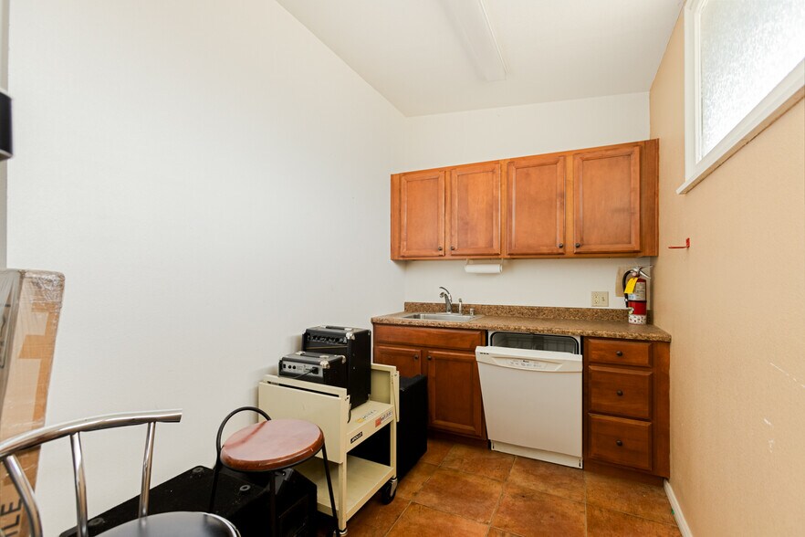 More Photos Of 635 Veile Ave, Beaumont Office For Lease