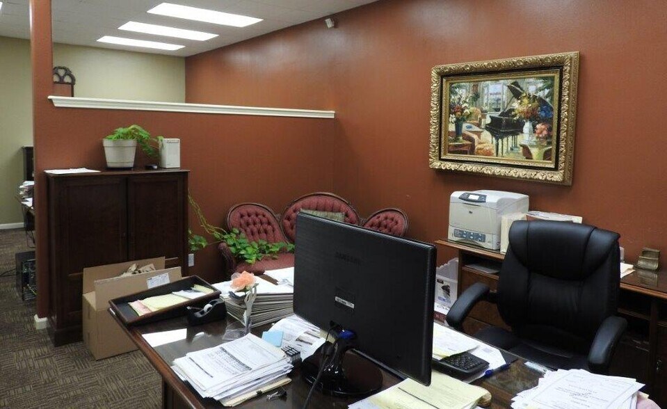 More Photos Of 4654-4656 Baldwin Blvd, Corpus Christi Showroom For Sale