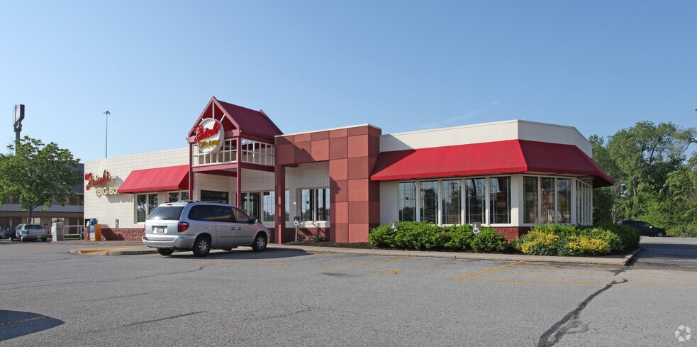 More Photos Of 559 Ohio Pike, Cincinnati Restaurant For Sale