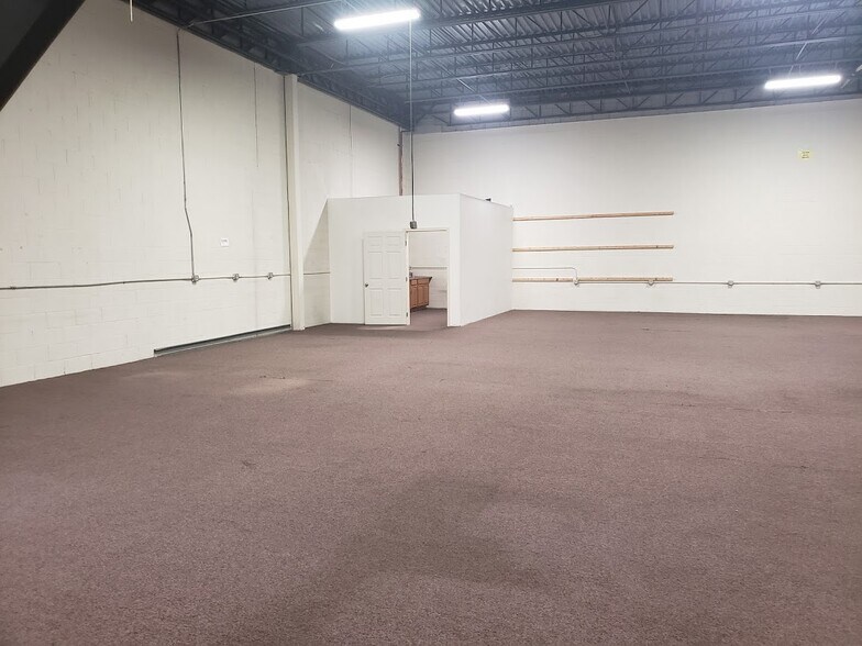 More Photos Of 168 Ayer Rd, Littleton Warehouse For Lease