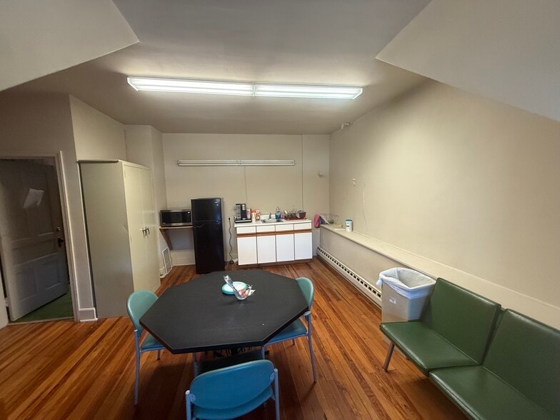 More Photos Of 7996 Oxford Ave, Philadelphia Office For Sale