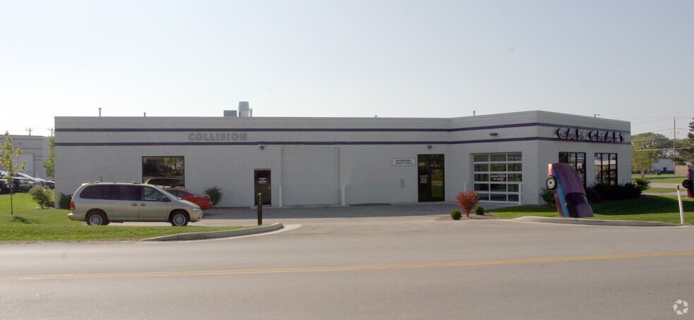More Photos Of 705 Cardinal Ln, Hartland Auto Repair For Sale